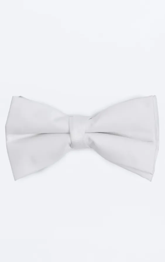 Ivory Bow Tie (Pre-Tied & Self-Tie) Ivory Bow Tie (Pre-Tied & Self-Tie)