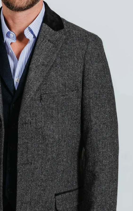 Dobell Grey Herringbone Tweed Overcoat with Velvet Trims - photo 4 Dobell Grey Herringbone Tweed Overcoat with Velvet Trims - photo 4
