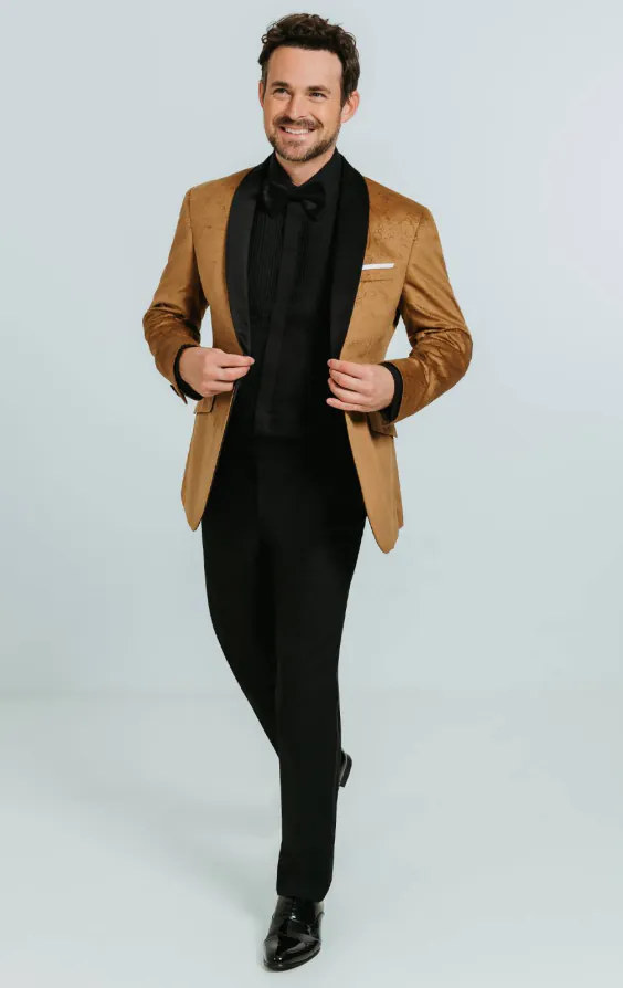 Gold Paisley Velvet Tuxedo with Black Trousers - photo 2 Gold Paisley Velvet Tuxedo with Black Trousers - photo 2